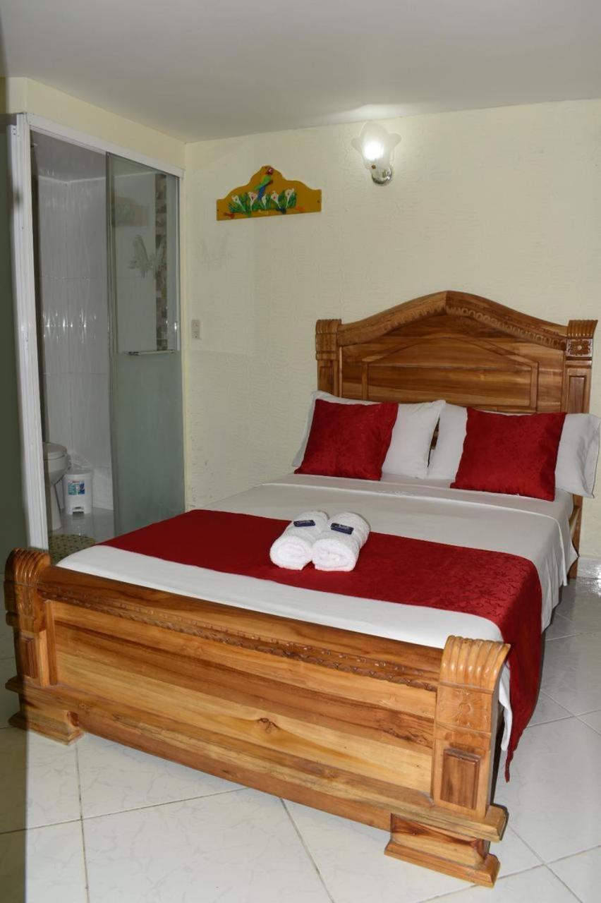 Hotel Las Guacamayas Guatapé Esterno foto