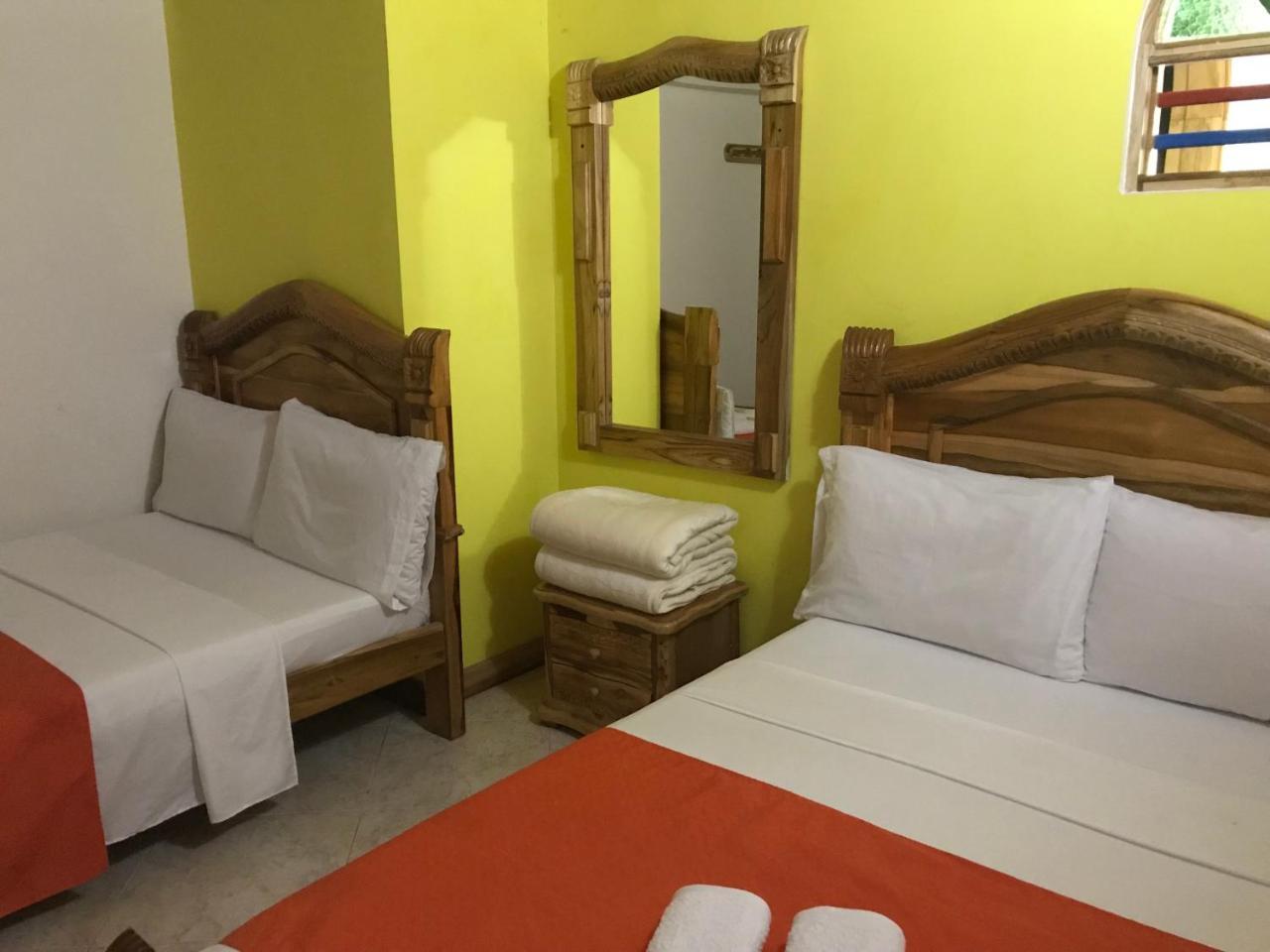 Hotel Las Guacamayas Guatapé Esterno foto