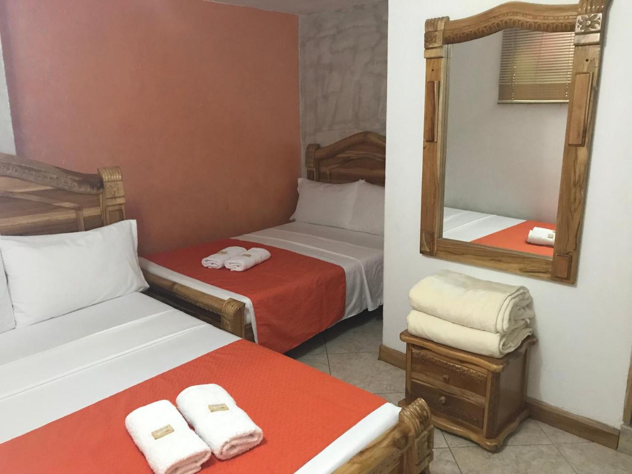 Hotel Las Guacamayas Guatapé Esterno foto
