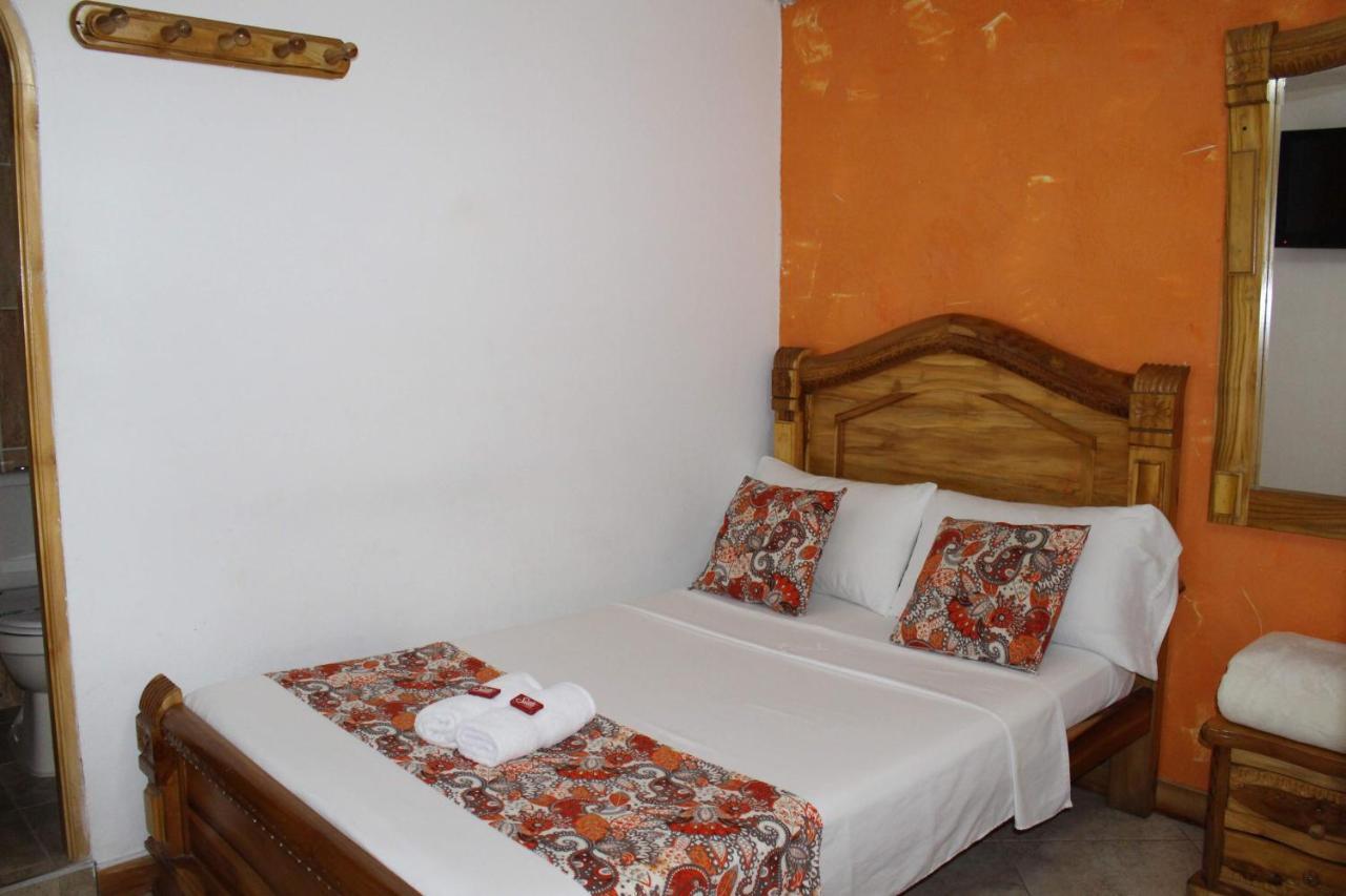 Hotel Las Guacamayas Guatapé Esterno foto