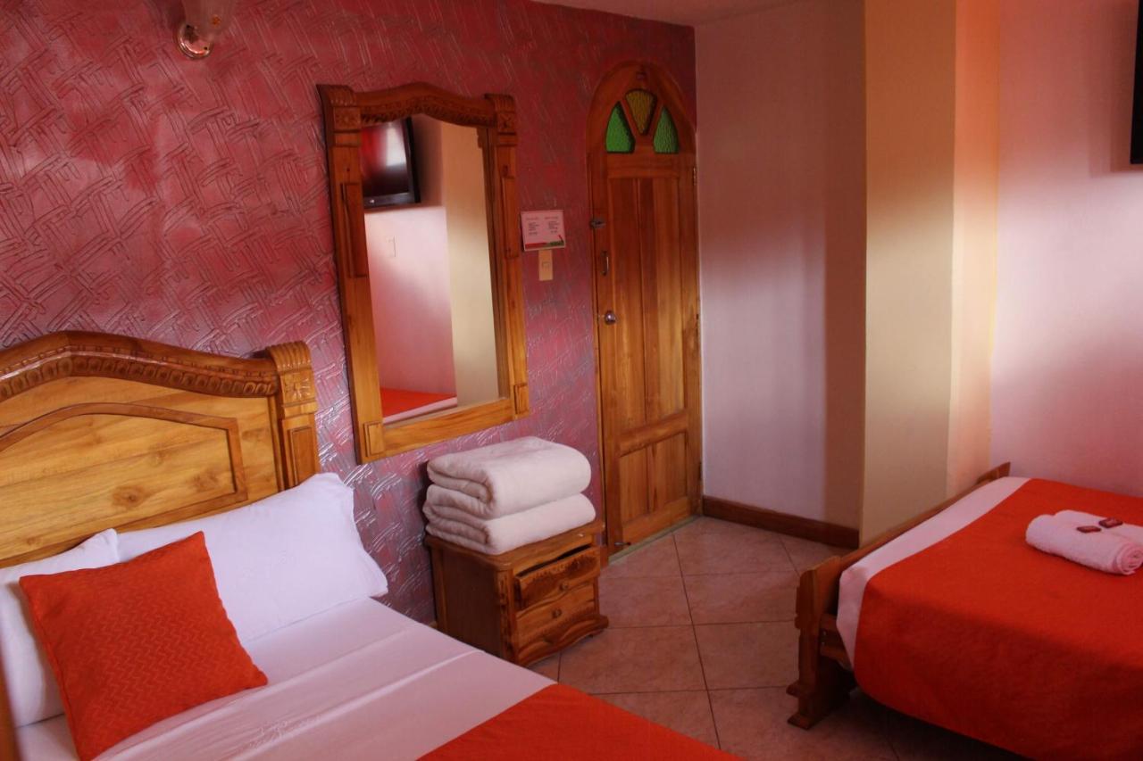 Hotel Las Guacamayas Guatapé Esterno foto