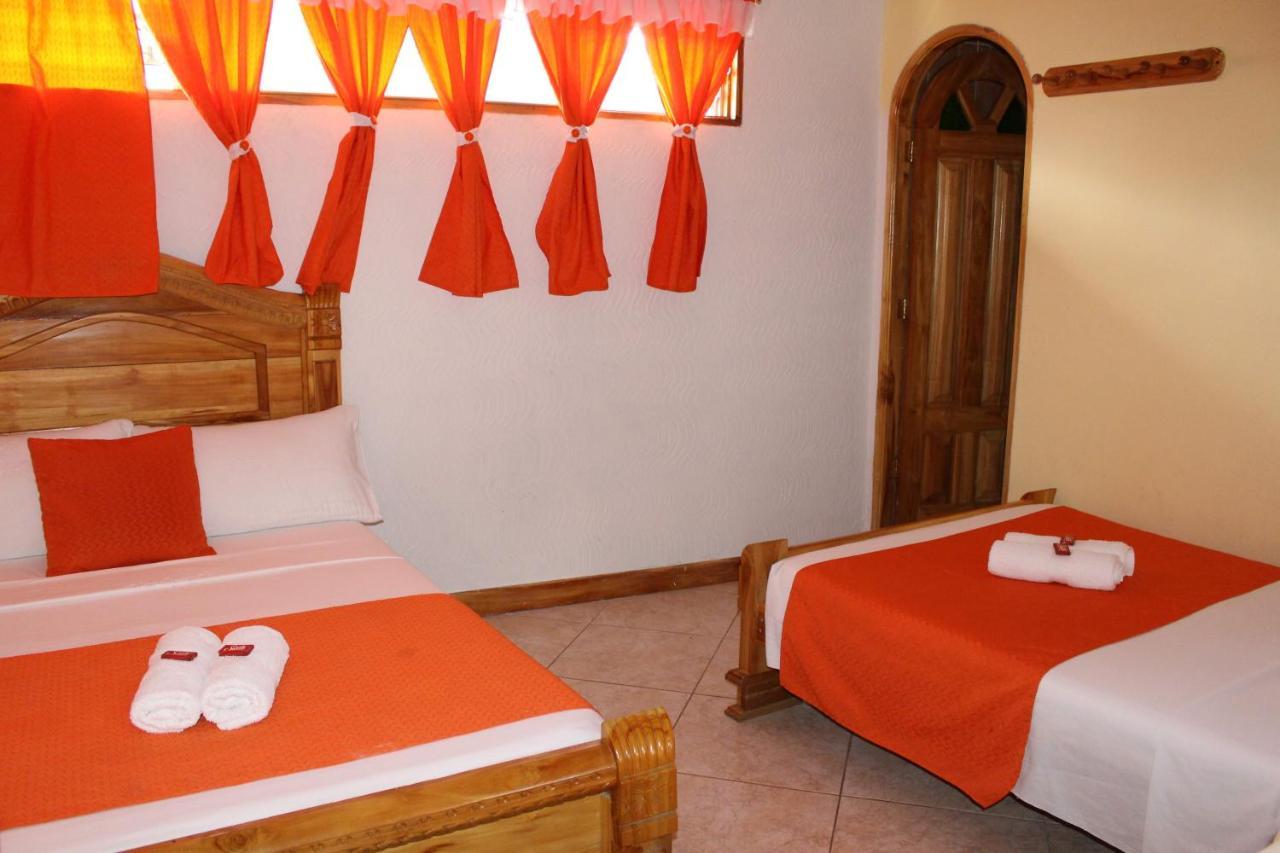Hotel Las Guacamayas Guatapé Esterno foto