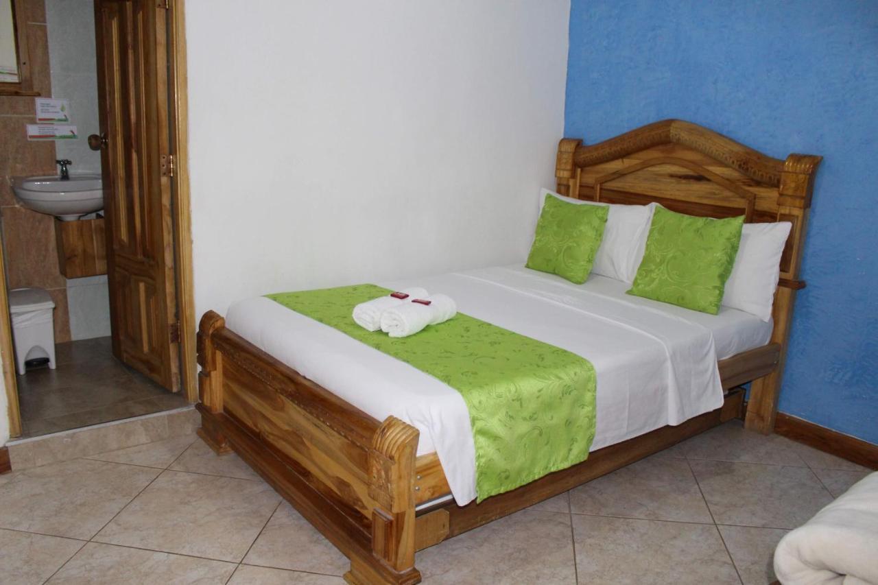 Hotel Las Guacamayas Guatapé Esterno foto