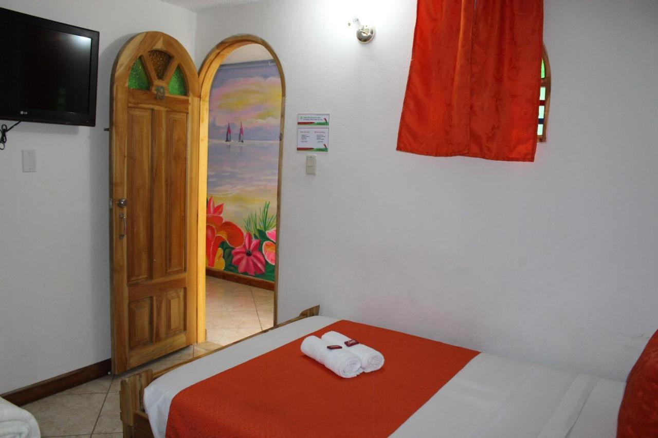 Hotel Las Guacamayas Guatapé Esterno foto
